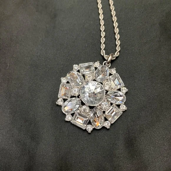 New, Without Tags, Betsy Johnson Long Neclace with Large Chrystal Pendant. - Picture 2 of 16